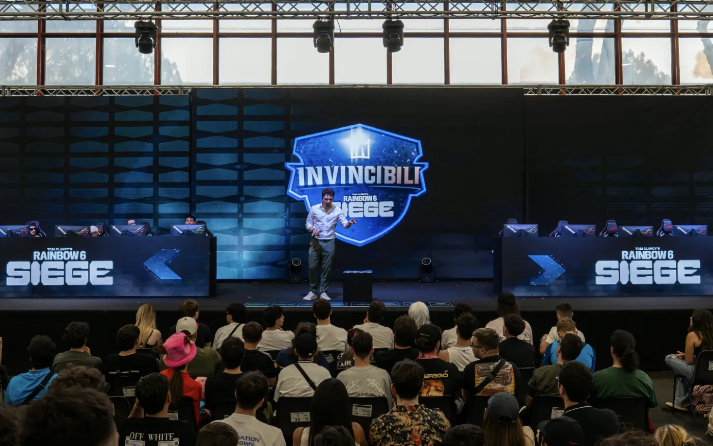 Raf conduce Gli Invincibili, evento esports di Rainbow Six Siege, sul main stage del Comicon di Napoli